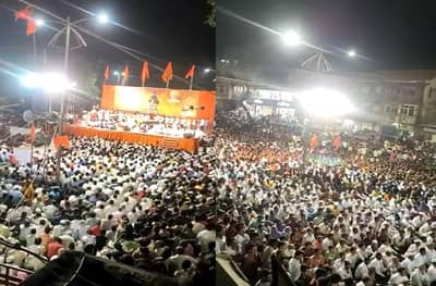 PHOTO : इंदोरीकरांची क्रेझ कायम, कोपरगावातील कीर्तनाला रेकॉर्डब्रेक गर्दी