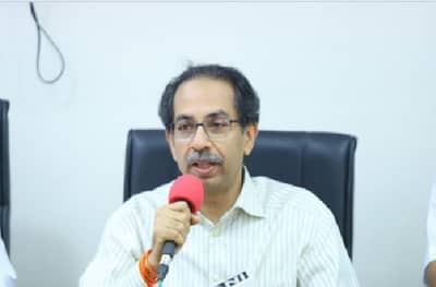 संजय राऊत घरचा माणूस, नरेंद्र मोदी मोठे बंधू : मुख्यमंत्री