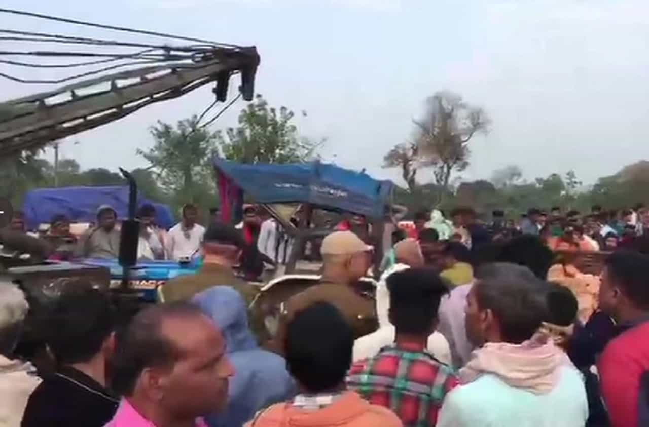 स्कॉर्पिओ आणि ट्रॅक्टरचा भीषण अपघात, 12 जणांचा मृत्यू, 3 जखमी