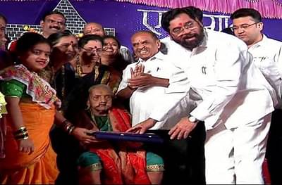 ठाण्यात एकनाथ शिंदेंकडून 109 वर्षांच्या आजीबाईंचा सत्कार