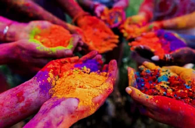 चेहरा-केसात होळीचे रंग अडकलेत? दहा सोप्या टिप्स