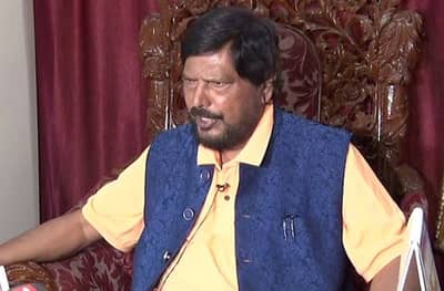 गो कोरोना गोवर रामदास आठवलेंची पहिली प्रतिक्रिया