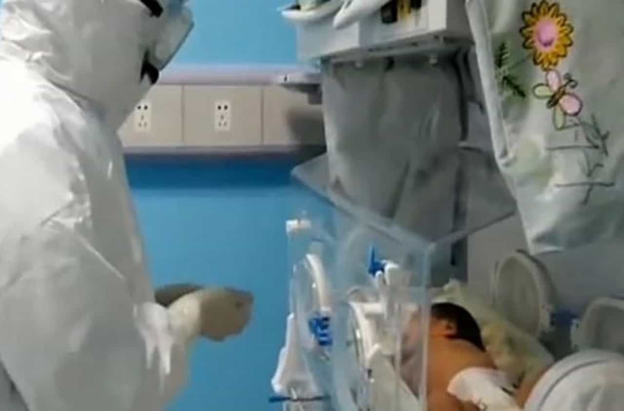 17 दिवसाच्या चिमुरडीने कोरोनाला हरवलं, उपचाराशिवाय बरी