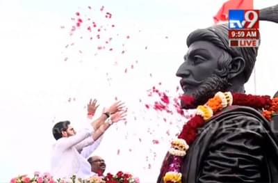 PHOTO : शिवसेनेची तिथीनुसार शिवजयंती, मुख्यमंत्र्यांच्या हस्ते छत्रपती शिवरायांना पुष्पहार अर्पण