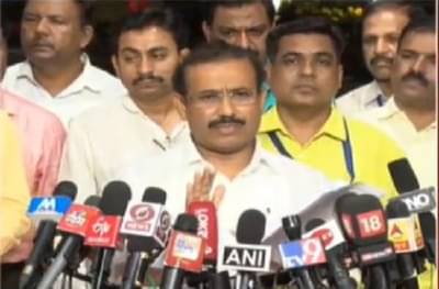 Corona | मास्क आणि सॅनिटायझरचा आग्रह करु नका, स्वच्छ रुमाल आणि साबण पुरेसा : आरोग्य मंत्री