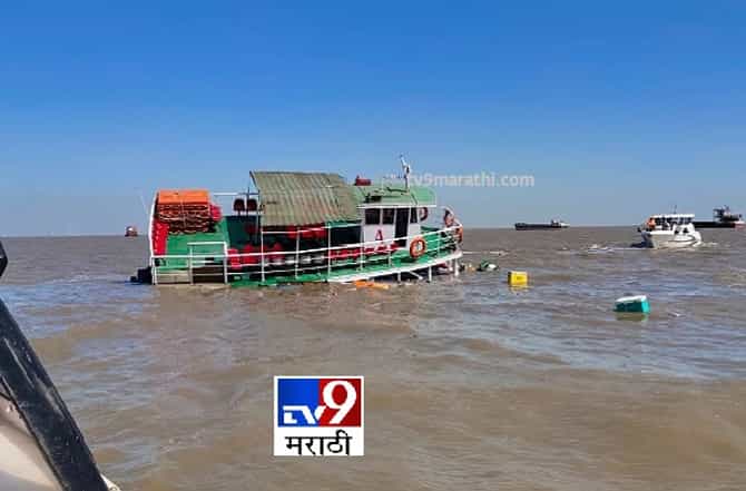 अलिबागजवळ 78 प्रवाशांना नेणारी बोट समुद्रात उलटली, सर्व सुखरुप