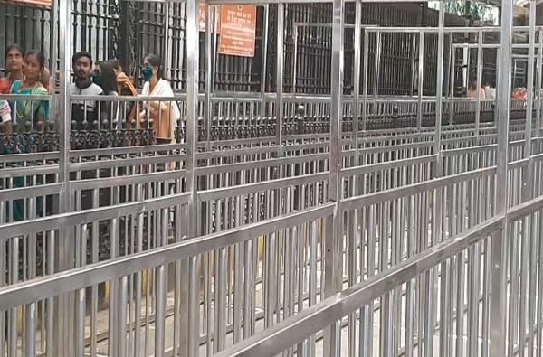 CORONA : शिर्डी, अंबाबाई, सिद्धिविनायक मंदिरातील गर्दी ओसरली