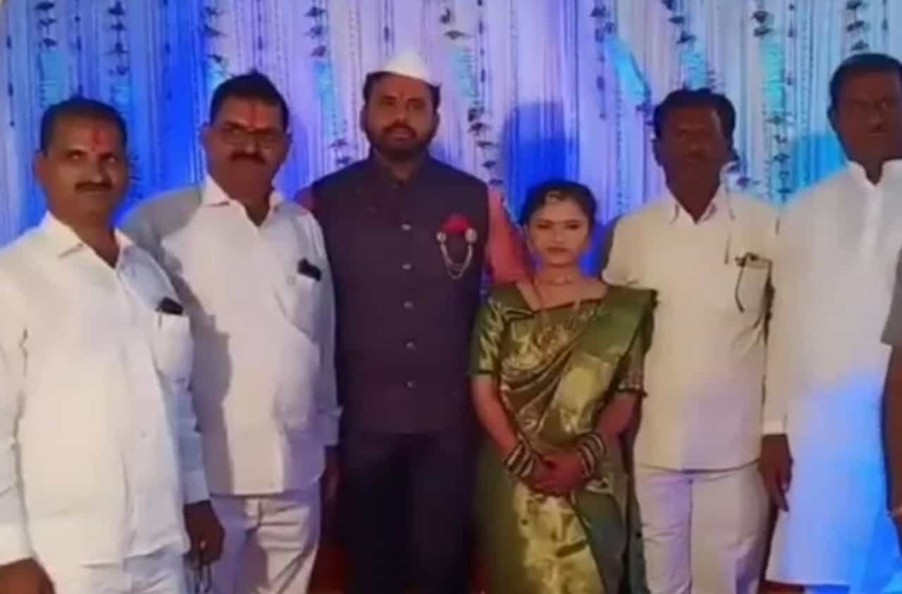 कोरोनामुळे साखरपुड्यातच लग्न उरकलं, वाचलेले पैसे मुख्यमंत्री सहाय्यता निधीला
