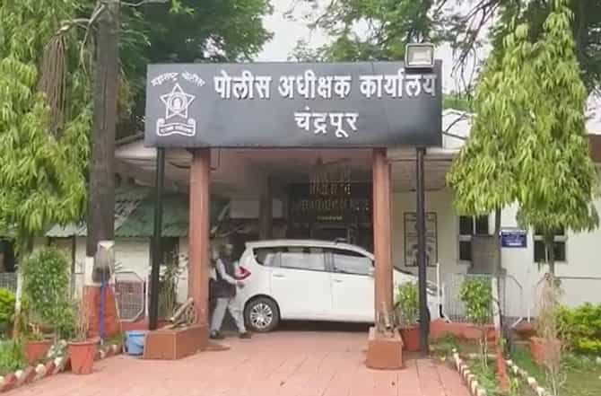 शिक्षकी पेशाला काळिमा, प्राध्यापकाकडून विद्यार्थिनींवर अत्याचार, तक्रारीनंतर अटक