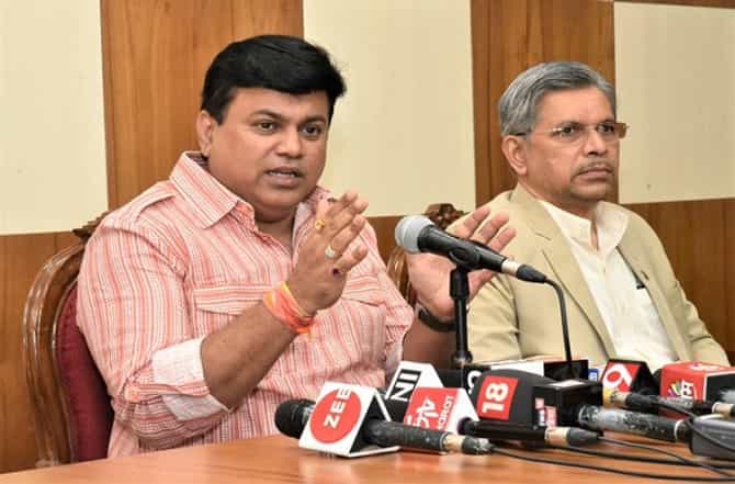 Corona | विद्यापीठाच्या सर्व परीक्षा रद्द, शिक्षकांना वर्क फ्रॉम होमची परवानगी : उदय सामंत