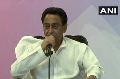 मध्य प्रदेशात काँग्रेस सरकार कोसळले, बहुमत चाचणीपूर्वीच मुख्यमंत्री कमलनाथ यांचा राजीनामा