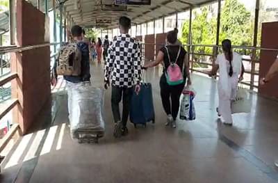 अज्ञान, मस्ती की आगाऊपणा, हातावर क्वारंटाईनचे शिक्के, तरीही रेल्वेने प्रवास, दोघांना विरारमध्ये उतरवलं!