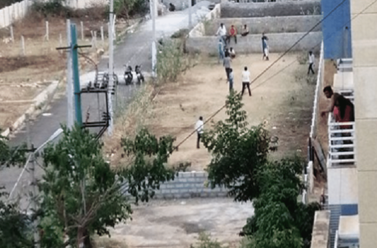 जनता कर्फ्यूदरम्यान क्रिकेट खेळणं महागात, कल्याणमध्ये 9 जणांवर पोलिसांत गुन्हा दाखल