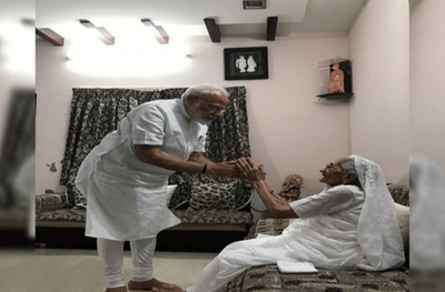 VIDEO : मोदींच्या आवाहनाला आईचाही प्रतिसाद, हीराबेन यांचा घरात थाळीनाद