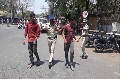 जमावबंदीच्या आदेशाला केराची टोपली, इचलकरंजीत रस्त्यावर गर्दी करणाऱ्यांवर पोलिसांची कारवाई