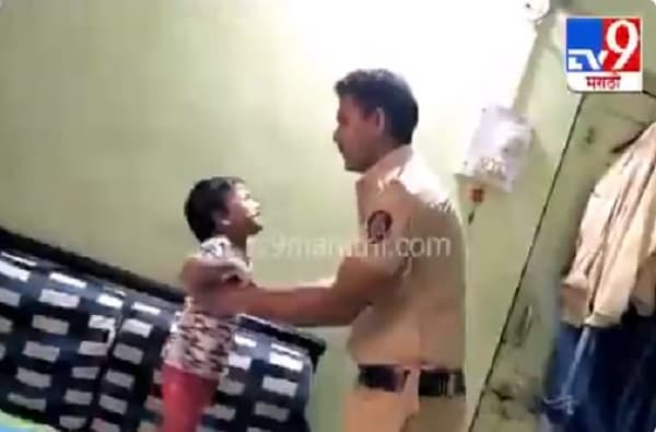 VIDEO | पप्पा ड्युटीवर जाऊ नका प्लीज, बाहेर कोरोना आहे, पोलिसाच्या चिमुकल्याचा आकांत