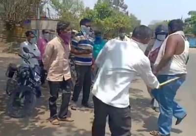 पोलिसांचे हात दुखले; मुख्याध्यापकांना सांगितले; रस्त्यावर येणाऱ्यांना हाणा