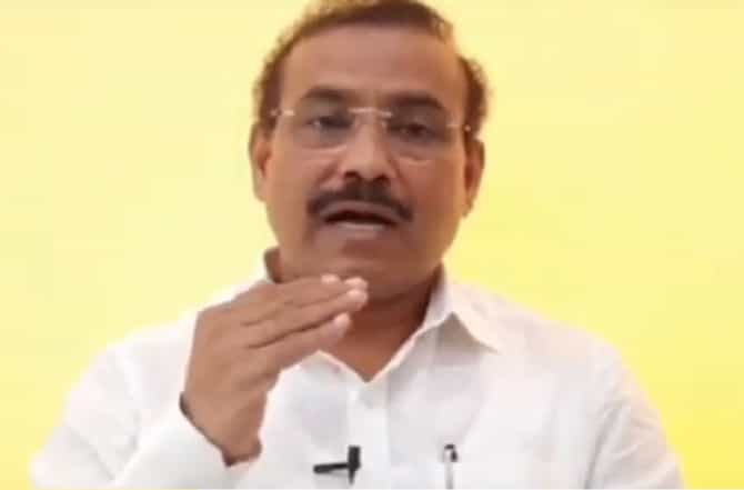 नाकं मुरडणाऱ्या डॉक्टरांना आरोग्यमंत्र्यांचा डोस, भीतीपोटी काम न थांबवण्याचा सल्ला