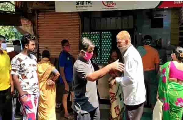 चिकनचे दर वाढले, मटणही सातशेपार, पुणे-कोल्हापुरात सोशल डिस्टन्स राखून खरेदी
