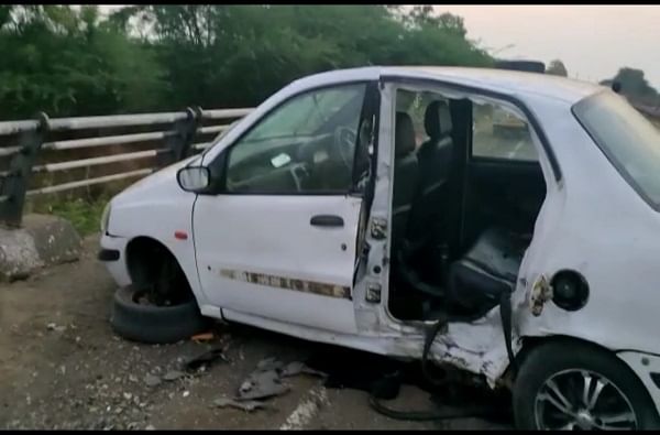 नाशिकमध्ये इंडिगो कारचा टायर फुटल्याने भीषण अपघात, मायलेकाचा मृत्यू