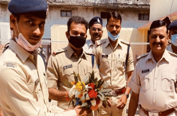 Lockdown : 450 किमी पायी चालत पोलीस कामावर हजर