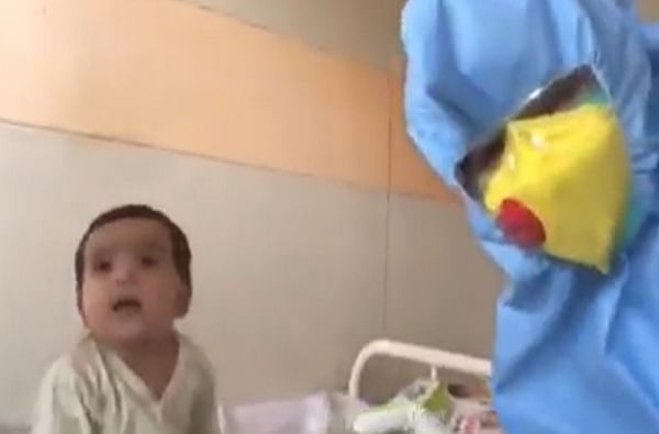 कोरोनाची लागण झालेल्या बाळाची नर्सकडून करमणूक, 'सलाम या वीरांना' म्हणत जयंत पाटलांकडून व्हिडीओ ट्विट