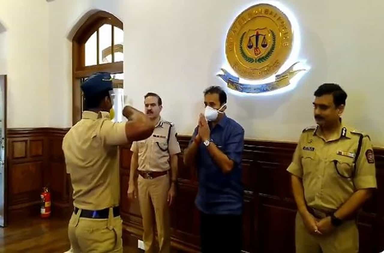 स्वत:ची काळजी घ्या, सरकार तुमच्या पाठीशी, अनिल देशमुखांचं पोलिसांना आवाहन