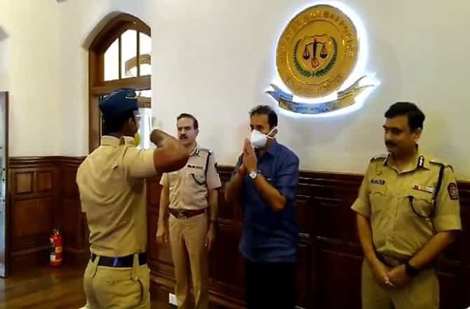 स्वत:ची काळजी घ्या, सरकार तुमच्या पाठीशी, अनिल देशमुखांचं पोलिसांना आवाहन
