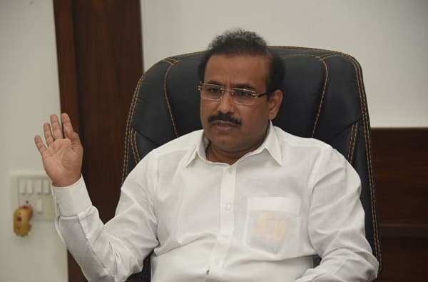 लॉकडाऊन वाढवायचा की नाही याबाबत मुख्यमंत्री-उपमुख्यमंत्री आजच निर्णय घेतील : आरोग्य मंत्री