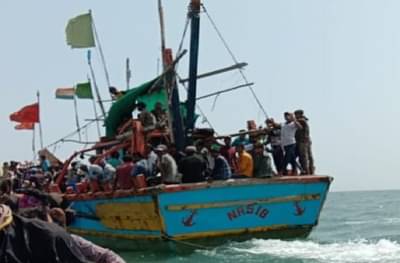 बंदरावर उतरण्यास स्थानिकांचा विरोध, डहाणूचे 700 खलाशी समुद्रात अडकले