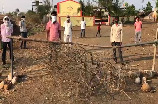 परदेशासह मुंबई पुण्यातून येणाऱ्यांना गावात बंदी, बांबूने रस्ता अडवत खासगी वाहनं रोखली परदेशासह मुंबई पुण्यातून येणाऱ्यांना गावात बंदी, बांबूने रस्ता अडवत खासगी वाहनं रोखली
