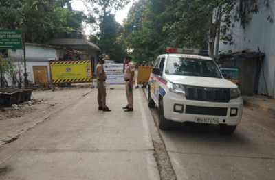 PHOTO : मातोश्रीजवळ चहावाल्याची प्रकृती बिघडल्याने खबरदारीसाठी परिसर सील