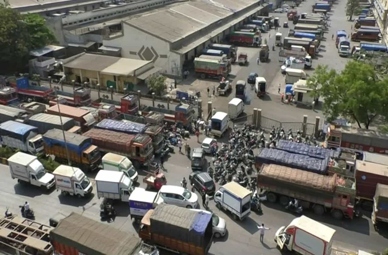 एपीएमसी मार्केट सोमवारपासून दोन टप्प्यात सुरु होणार, कोरोनाचा संसर्ग टाळण्यासाठी विविध उपाययोजना