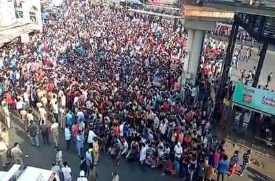लॉकडाऊन वाढीला विरोध, गावी जाण्याच्या हट्टापायी वांद्रे येथे हजारोंची गर्दी