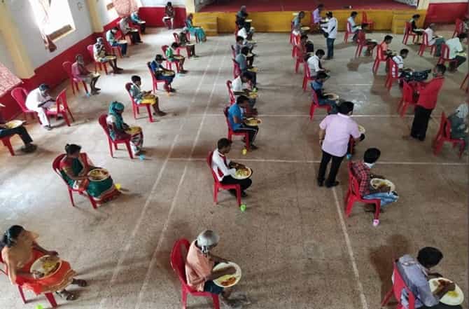 सोशल डिस्टन्सिंग राखून भोजन व्यवस्था, कणकवलीत कमळ थाळी सुरु
