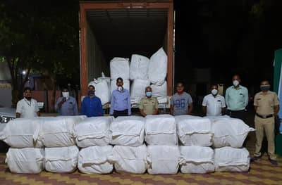 पुण्यात बिस्कीटाच्या टेम्पोतून गुटख्याची वाहतूक, अत्यावश्यक सेवेच्या नावाखाली गोरखधंदा