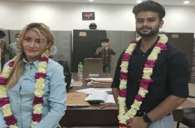 भाषा शिकण्याच्या अॅपवर ओळख, लॉकडाऊनमध्ये भारतीय तरुण परदेशी युवतीसोबत लग्नाच्या बेडीत