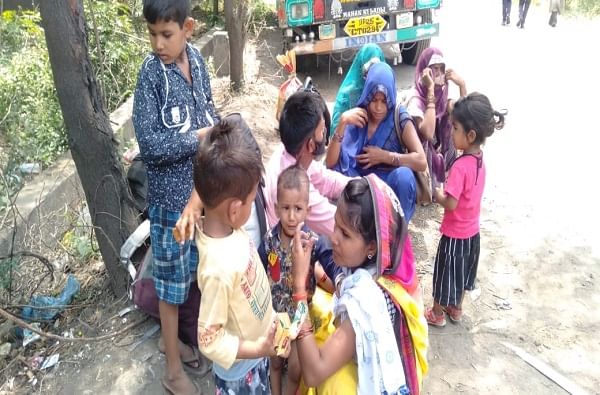 लॉकडाऊनमुळे वाहतूक बंद, मजूर हैद्राबादहून नागपुरात चालत, यूपीच्या कुटुंबाची 97 तास पायपीट