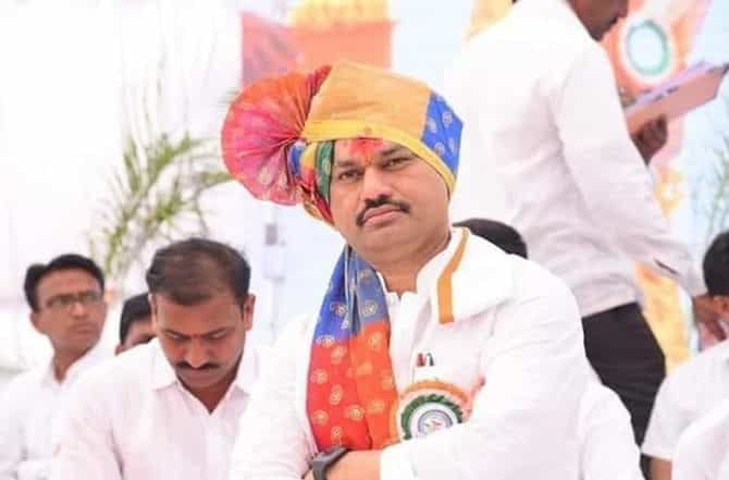 धनंजय मुंडेंकडून ऊसतोड बांधवांसाठी खुशखबर! स्वगृही परतण्याचा मार्ग मोकळा