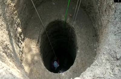 लॉकडाऊनमध्ये जबरदस्त काम, शेतकऱ्याने पत्नीच्या साथीने 25 फूट विहीर खोदली