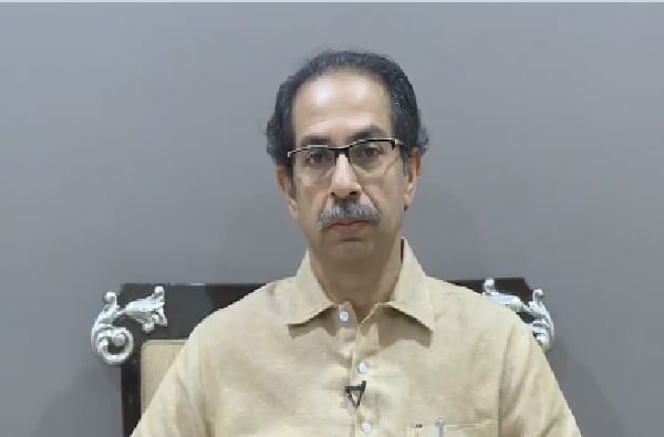 अधिकारी आम्हाला विचारत नाहीत, मंत्रिमंडळाच्या बैठकीत मंत्र्यांची नाराजी अधिकारी आम्हाला विचारत नाहीत, मंत्रिमंडळाच्या बैठकीत मंत्र्यांची नाराजी