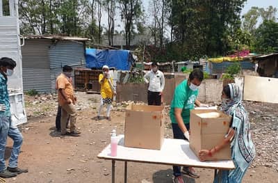 कोरोनाविरुद्धच्या लढ्यात मदतीचा आणि प्रेमाचा गुणाकार, पुण्यात इंजिनिअर-डॉक्टर तरुणांकडून रिलीफ पुणे मोहिम