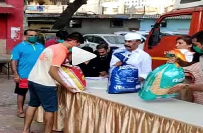 दगडी चाळीत डॅडीची दानत, पॅरोलवर बाहेर आलेल्या अरुण गवळीची गरजूंना मदत