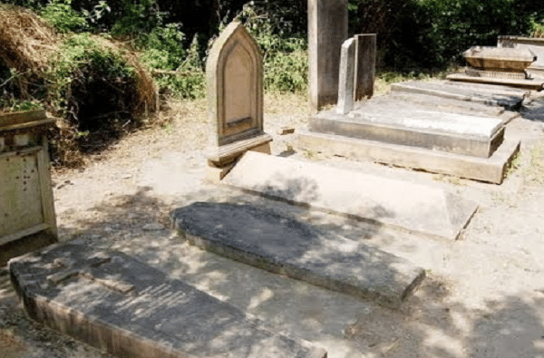 Malegaon corona | मालेगावातील बडा कब्रस्तानात दफनविधीसाठी आठ दिवसात तिप्पट मृतदेह Malegaon corona | मालेगावातील बडा कब्रस्तानात दफनविधीसाठी आठ दिवसात तिप्पट मृतदेह