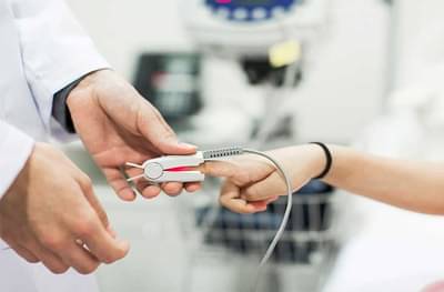 कोरोना रुग्ण शोधण्यासाठी आता पल्स ऑक्सिमीटर, असं होणार निदान?