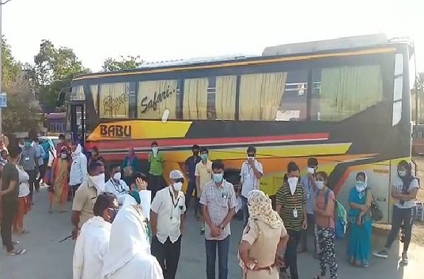 कोटामध्ये अडकलेले 60 विद्यार्थी बीडमध्ये परतले, कुटुंबियांना मोठा दिलासा कोटामध्ये अडकलेले 60 विद्यार्थी बीडमध्ये परतले, कुटुंबियांना मोठा दिलासा