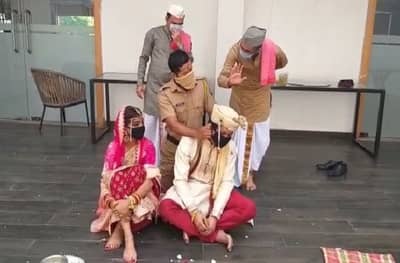 पुण्यात अनोखं लग्न, मुलाचे वडील देहरादूनमध्ये, मुलीचे वडील नागपुरात, पोलिसांकडून कन्यादान