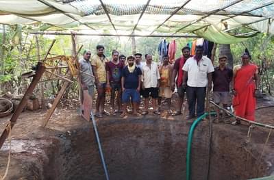 मुंबईचं कुटुंब गावात अडकलं, कुटुंबाने लॉकडाऊन सार्थकी लावला, 20 दिवसात विहीर खोदली