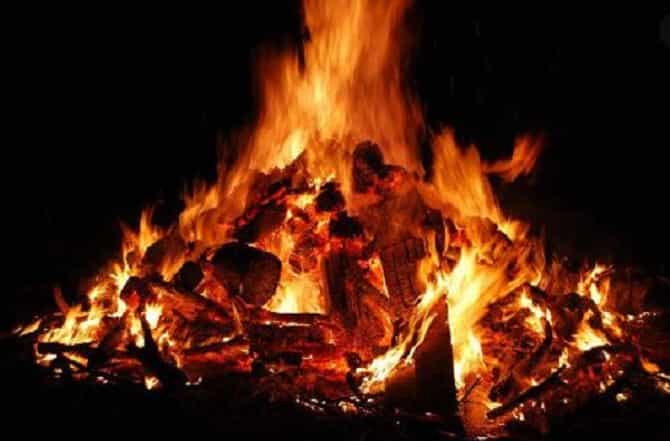 पुण्यात अंत्यसंस्कारासाठी विद्युत दाहिन्या राखीव, अंत्यसंस्कारास विरोध करणाऱ्यांवर गुन्हा