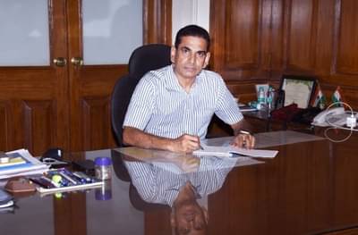 बीएमसी आयुक्त इक्बाल चहल यांना ठाकरे सरकारकडून प्रमोशन, अतिरिक्त मुख्य सचिवपदी बढती